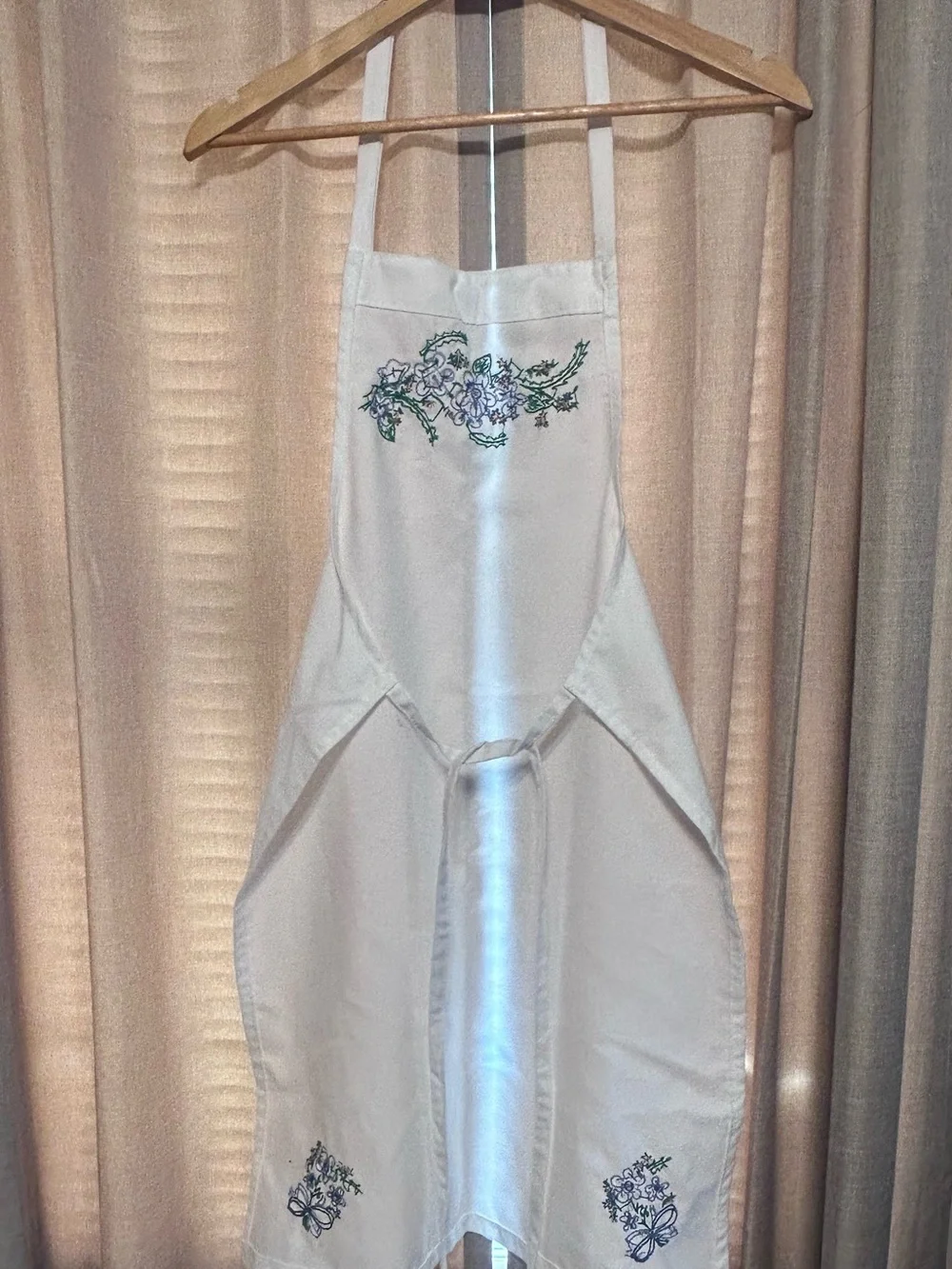Embroidered White Kitchen Apron with Floral Accents